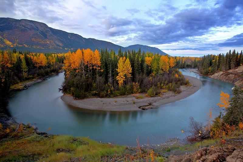 Dease Lake Arctic Divide Lodge מראה חיצוני תמונה