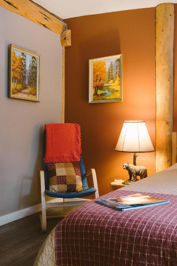 Dease Lake Arctic Divide Lodge מראה חיצוני תמונה